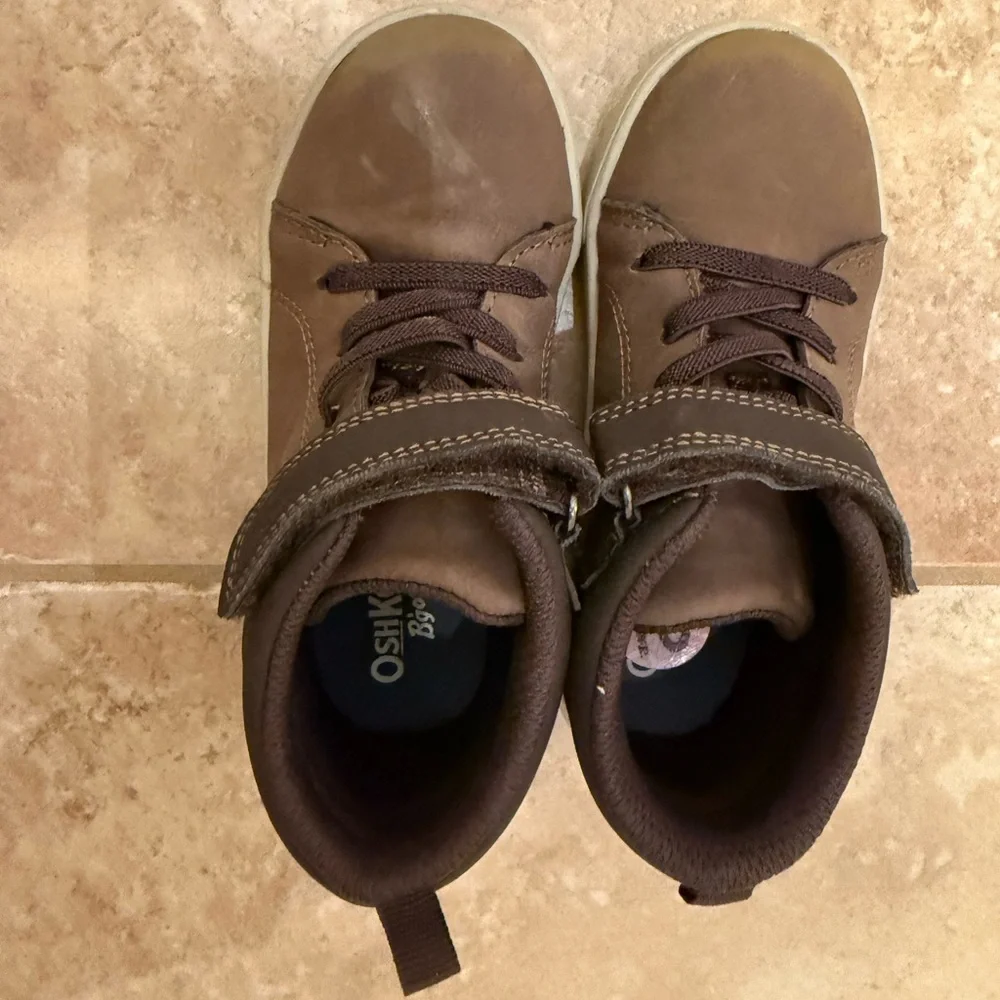 OSHKOSH B’GOSH toddlers boys high top Cesc Sneaker Boots